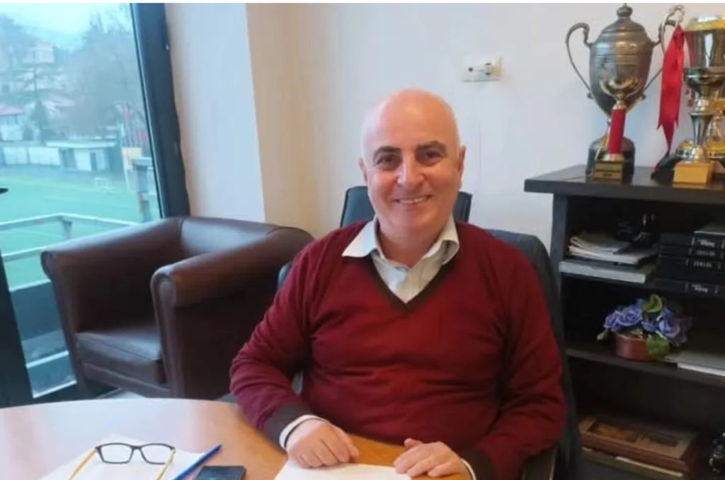 ZEKİ AKSU: Köpekler kemiğin nerden geldiğine bakmazlar…