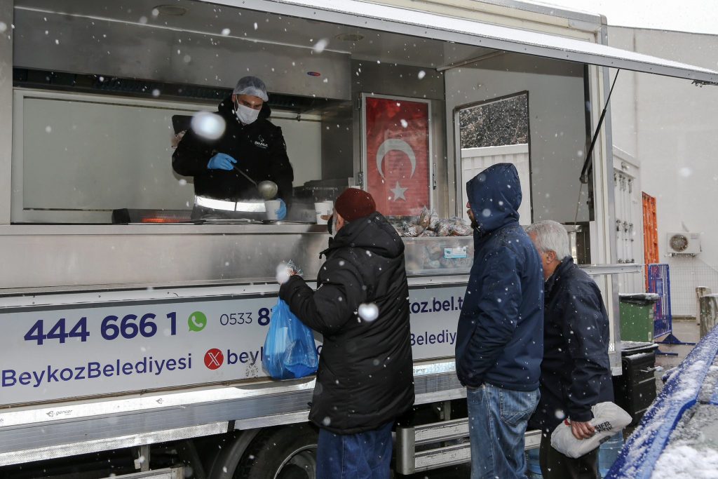 SICAK ÇORBA VATANDAŞIN İÇİNİ ISITIYOR