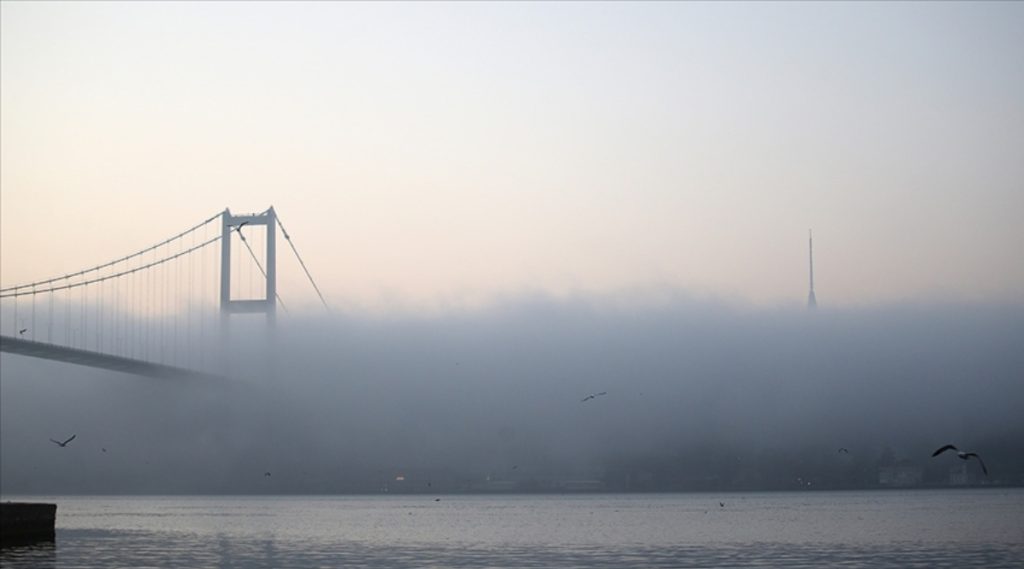 İSTANBUL BOĞAZI’NDA GEMİ TRAFİĞİ SİS NEDENİYLE GEÇİCİ OLARAK DURDURULDU