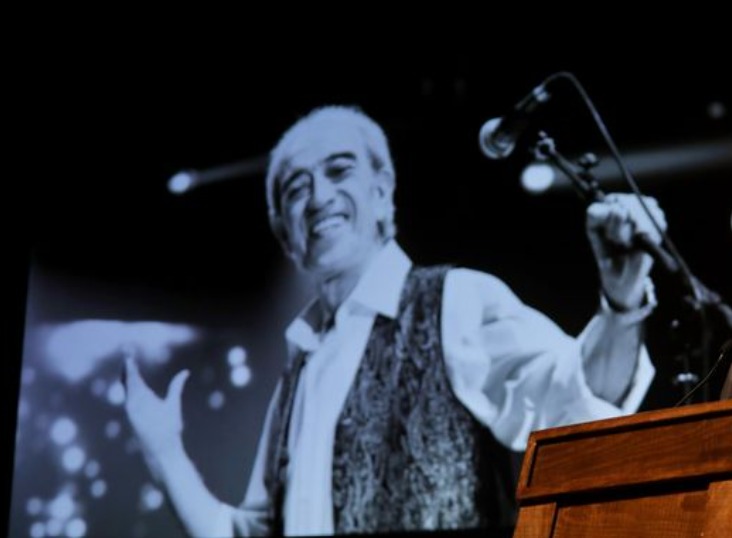 EDİP AKBAYRAM “YILLAR” ŞARKISIYLA UĞURLANDI