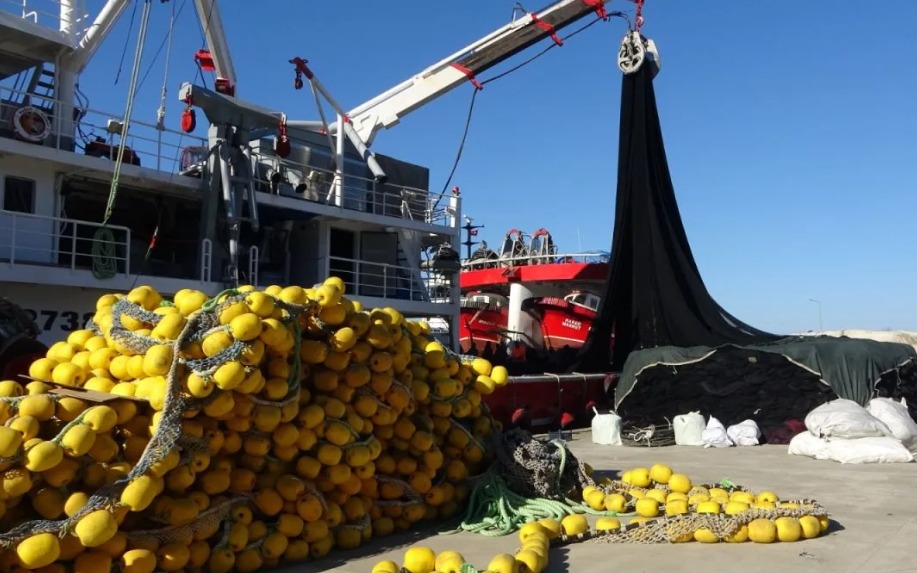 DENİZDE HAMSİ BİTİNCE TEKNELER BAKIMA GİRDİ