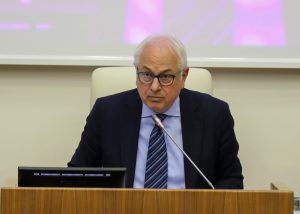 SUÇLAMA: Kişisel harcamalarını belediye hesabı yerine kendi cebinden ödemek istemesi