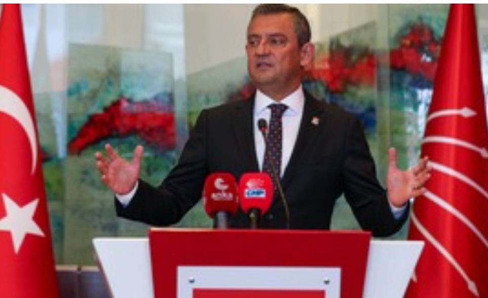 ÖZGÜR ÖZEL: “Türkiye bu siyasi darbeye teslim olmayacak.”