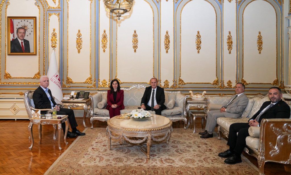 İSTANBUL VALİSİNİ ZİYARET ETTİLER